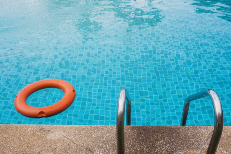 aquecer piscina gastando pouco